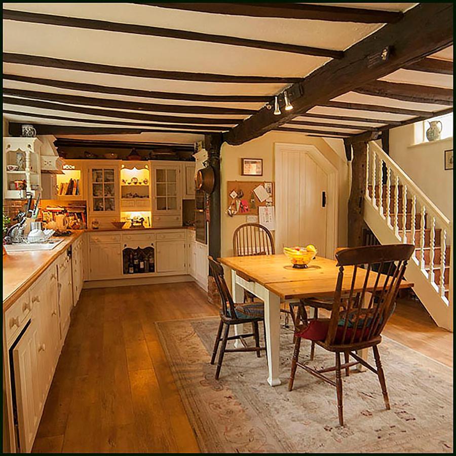 The Old Stables B&B Winslow Экстерьер фото