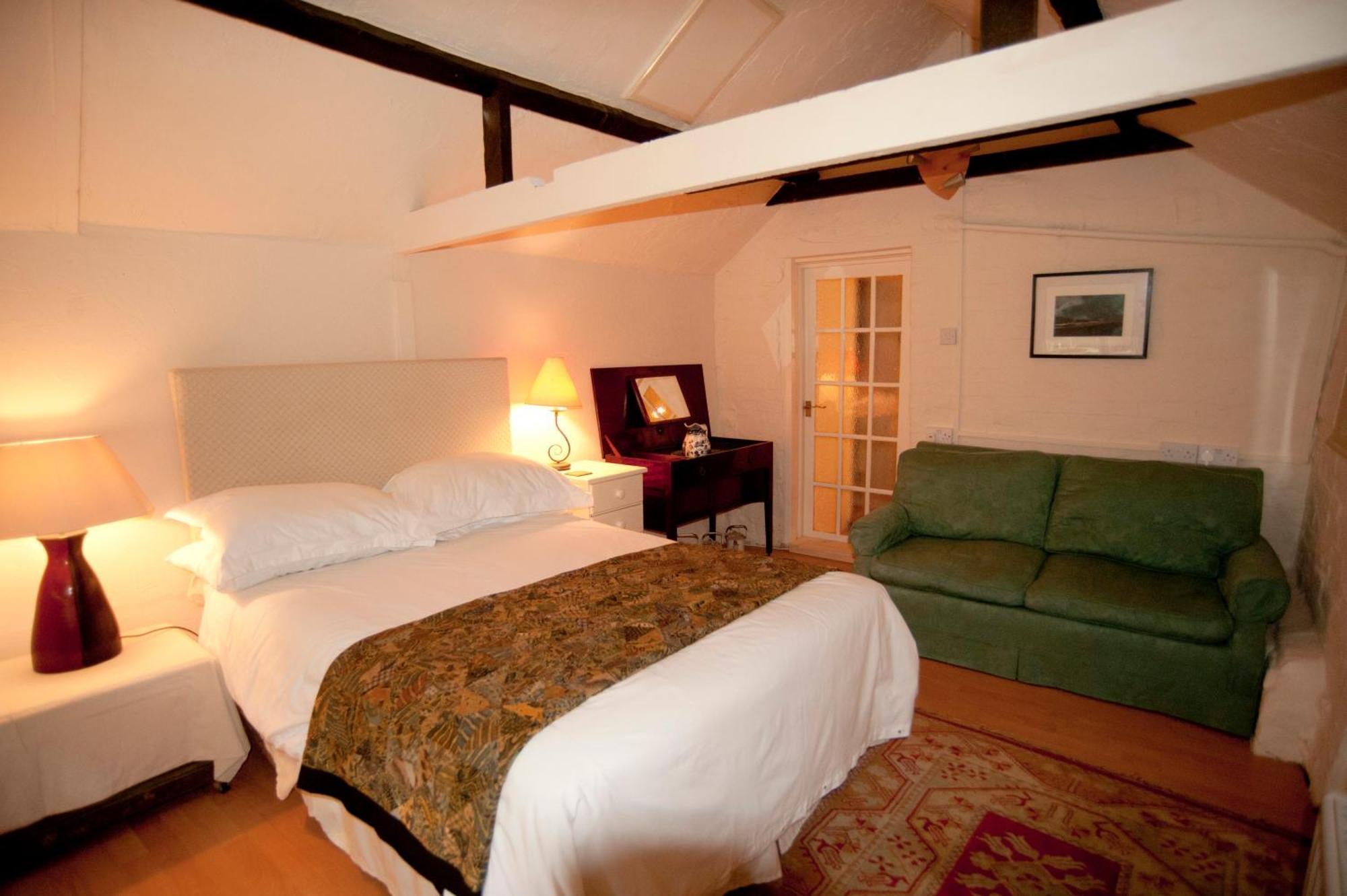 The Old Stables B&B Winslow Номер фото