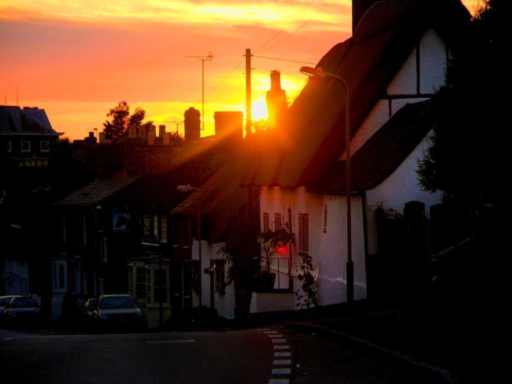 The Old Stables B&B Winslow Экстерьер фото