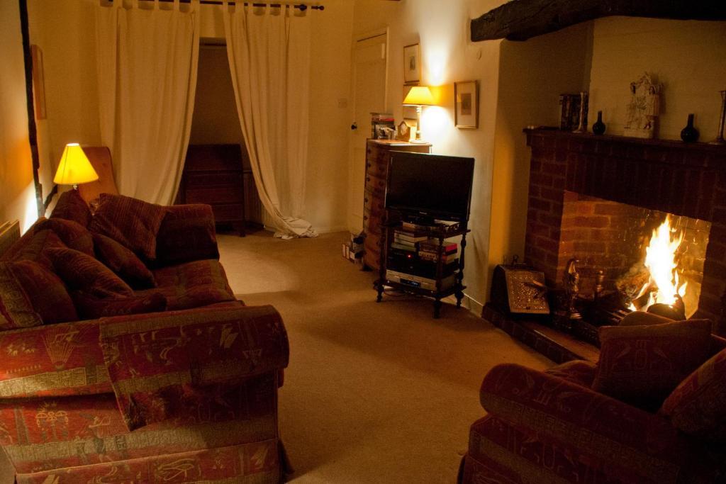 The Old Stables B&B Winslow Экстерьер фото