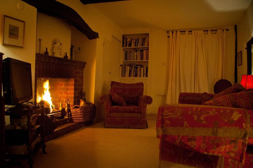 The Old Stables B&B Winslow Экстерьер фото